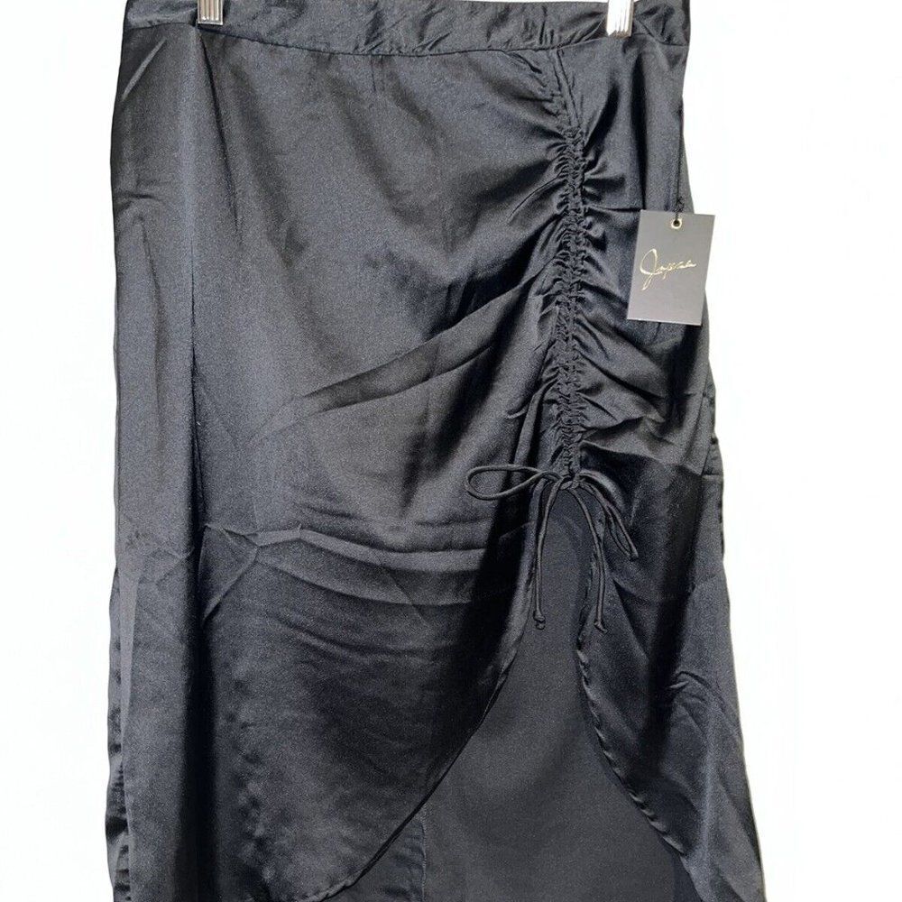 NWT woman’s Large Black Skirt Side Slip With Scrunch Slit Date Night Outfit